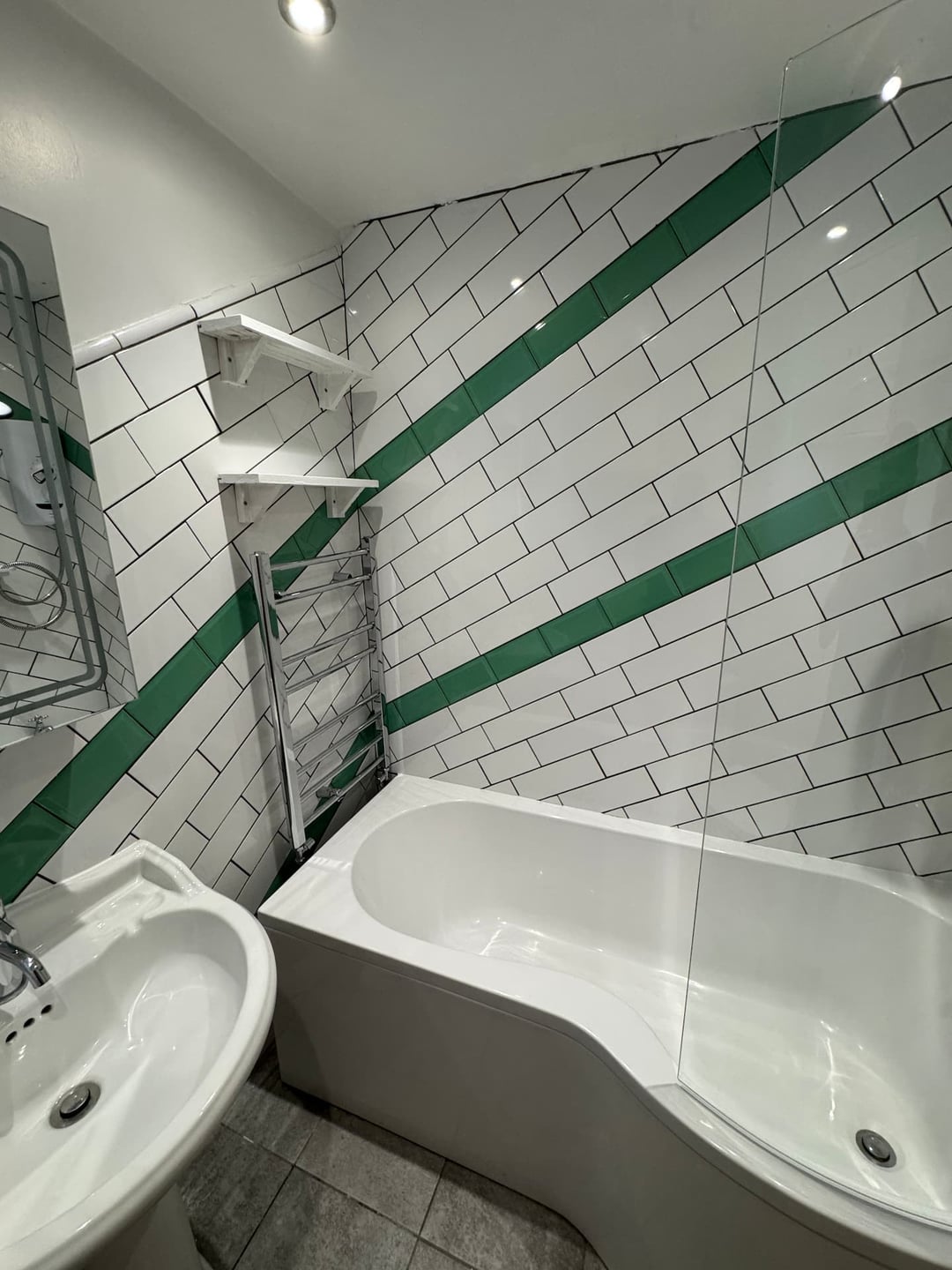 Stylish 2BR Home w Cinema Room Near Central London photo 21
