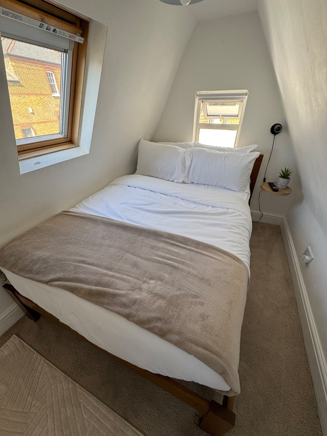 Stylish Private Coach House | Near Central London photo 12