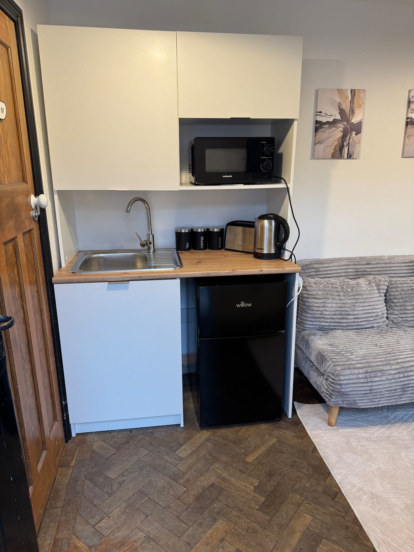 Stylish Private Coach House | Near Central London — property photo 4