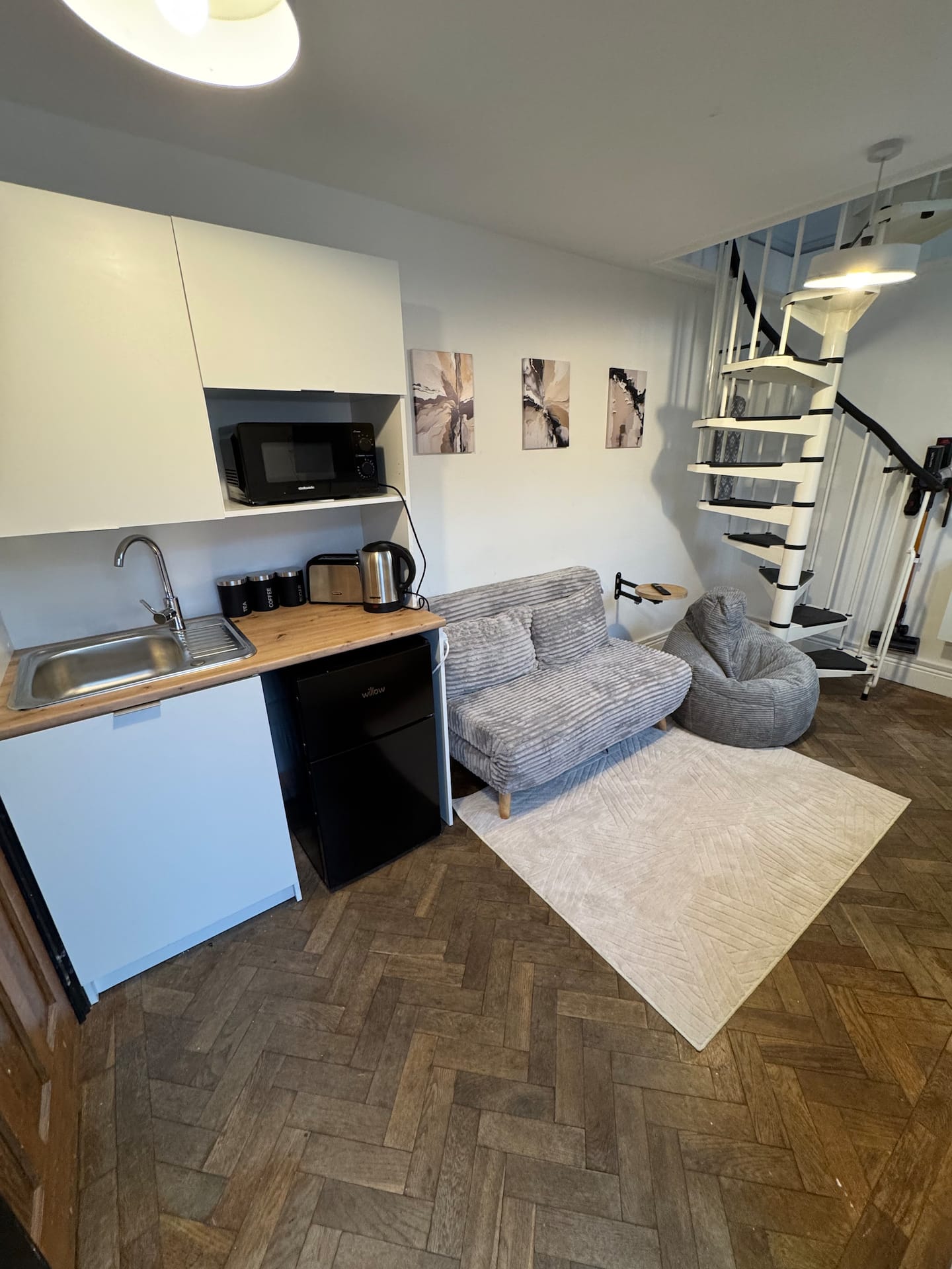 Stylish Private Coach House | Near Central London — property photo 5