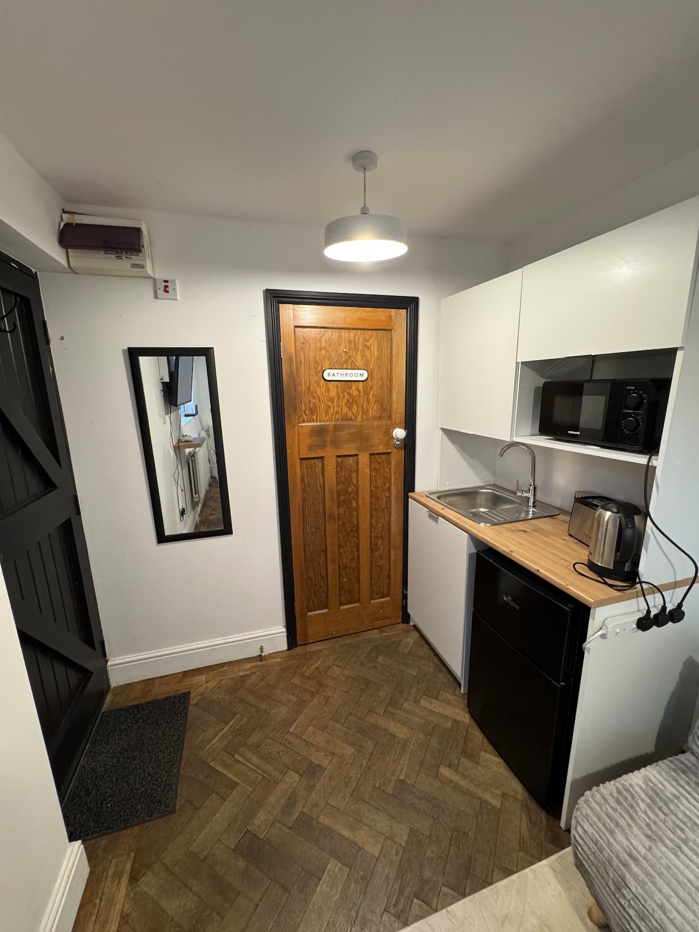 Stylish Private Coach House | Near Central London — property photo 8