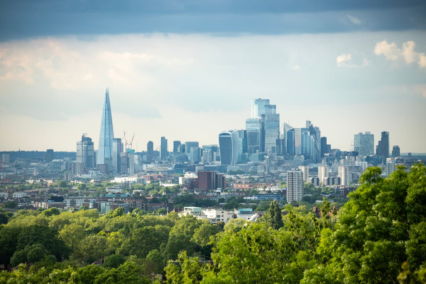 London Skyline Views | PS5 & Free Parking, 2 BR — property photo 4