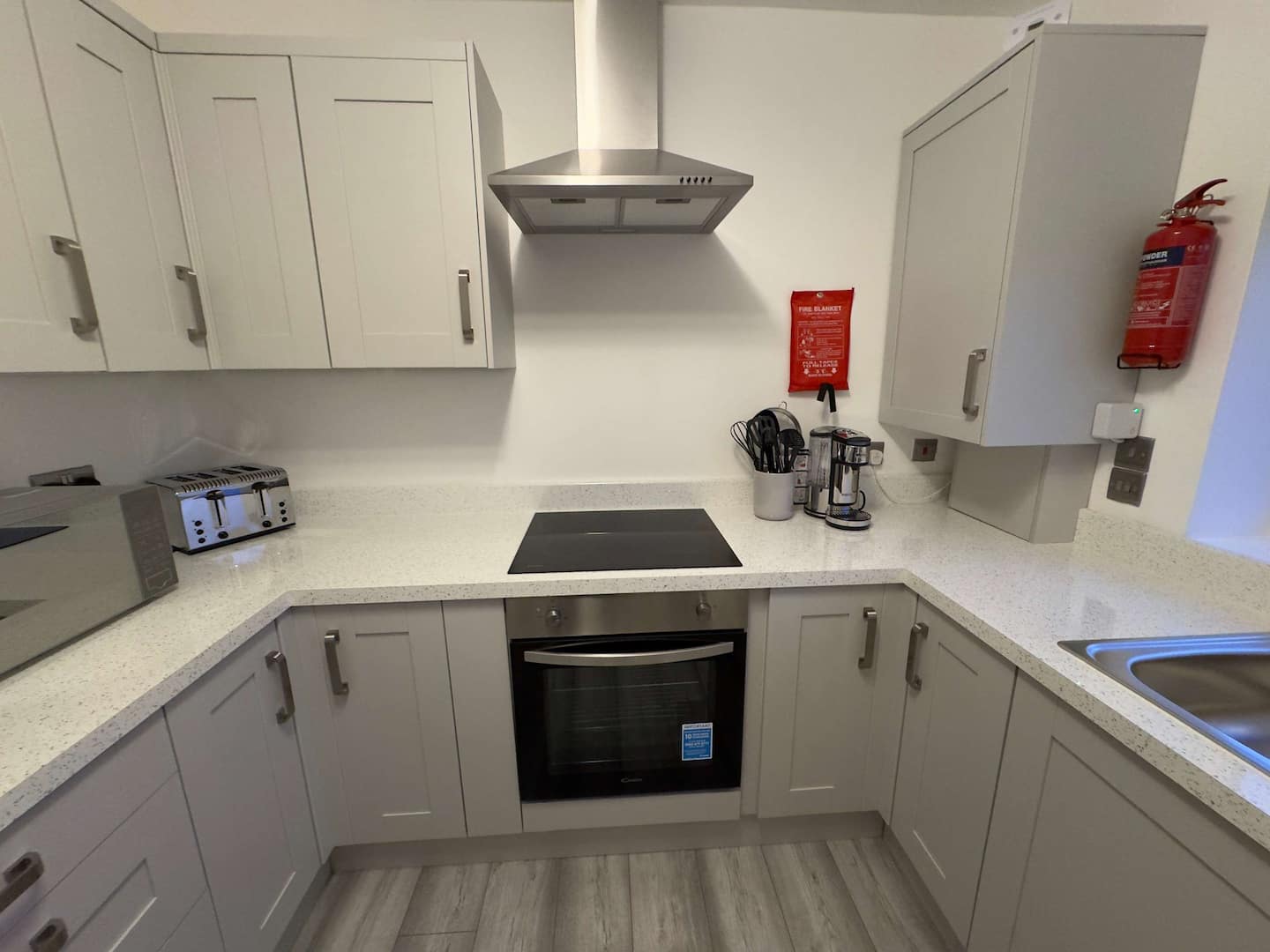 London Skyline Views | PS5 & Free Parking, 2 BR — property photo 5