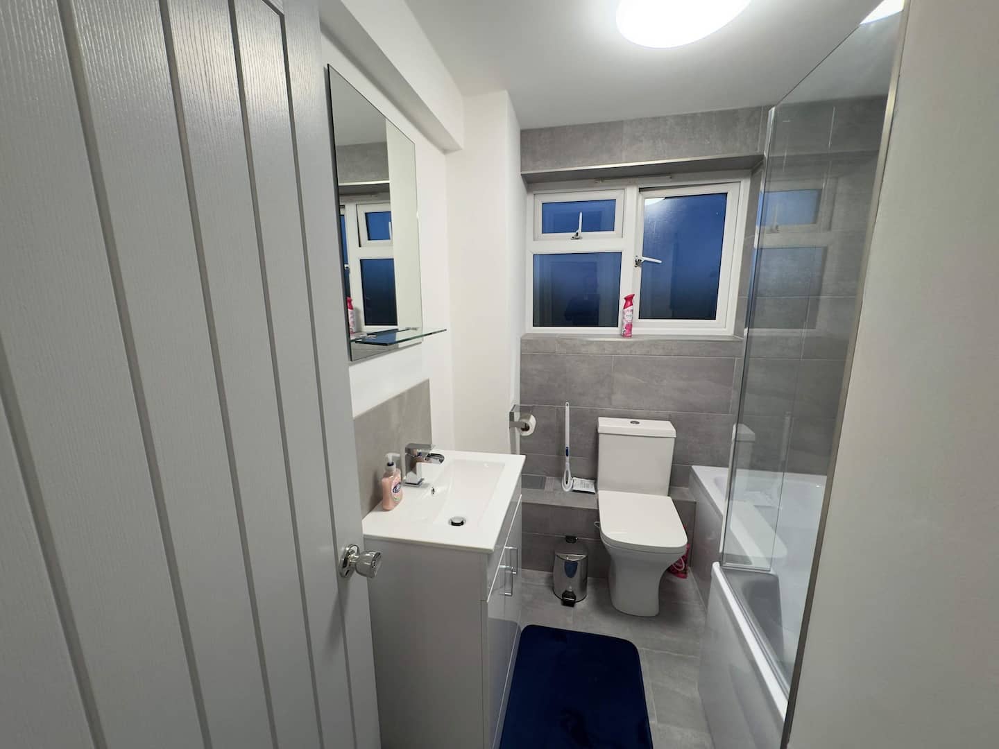 London Skyline Views | PS5 & Free Parking, 2 BR — property photo 8