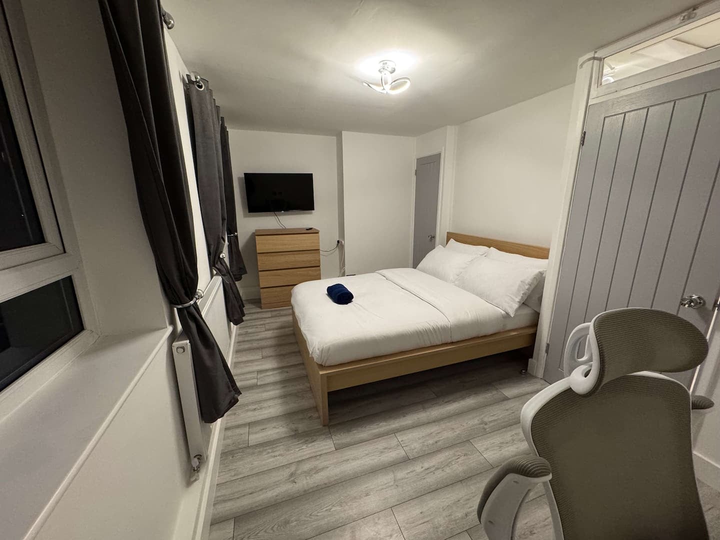 London Skyline Views | PS5 & Free Parking, 2 BR photo 9