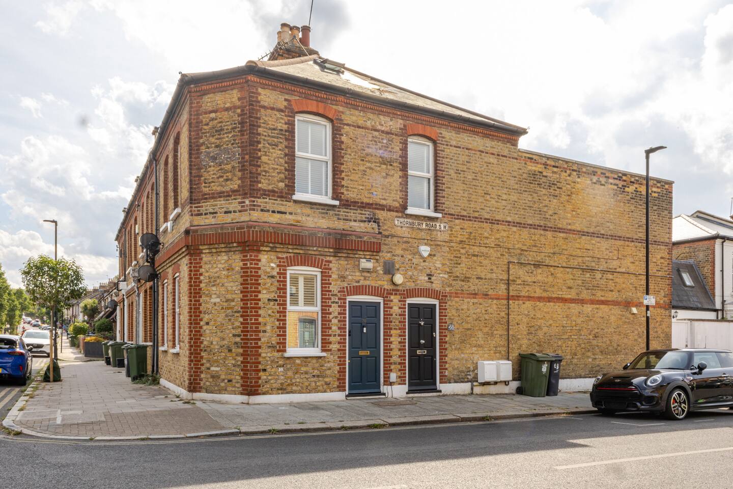 70 Thornbury Road image 1